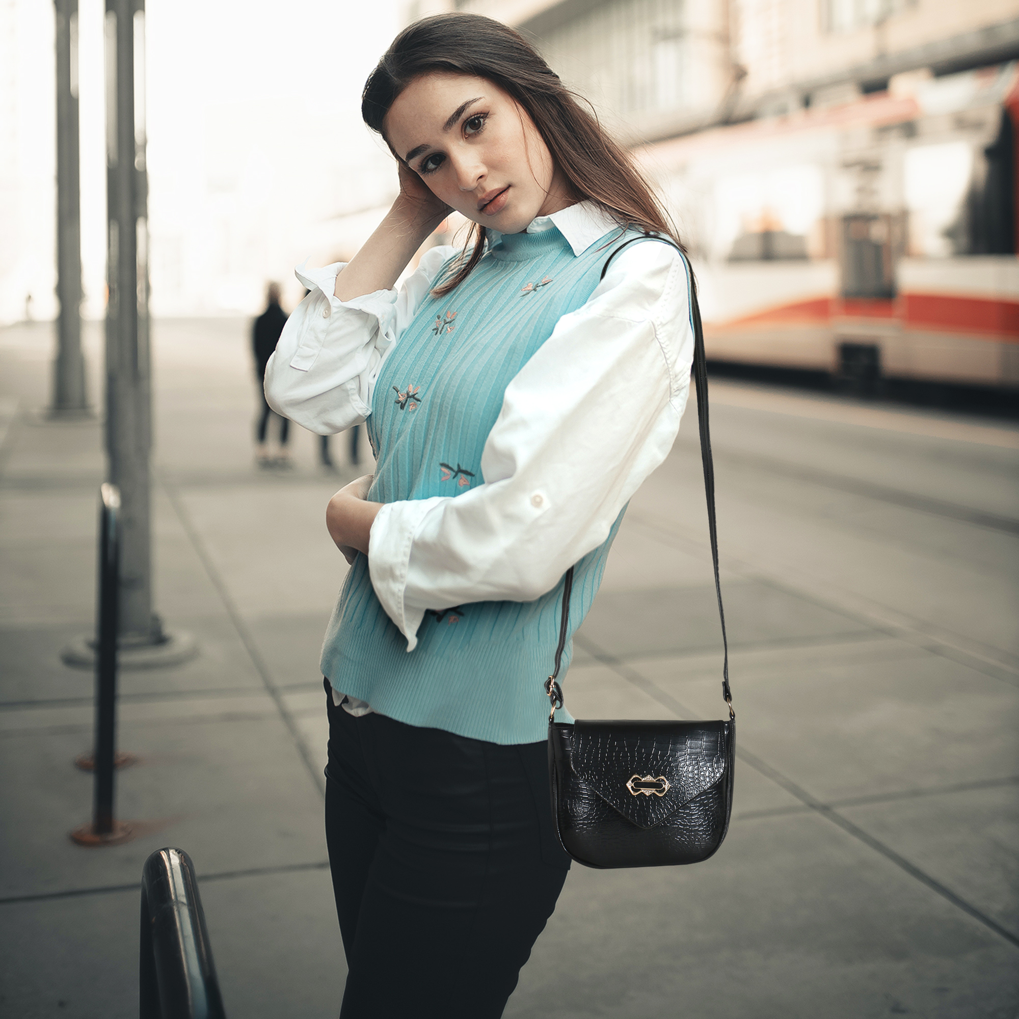 Sling Croco Black Bag